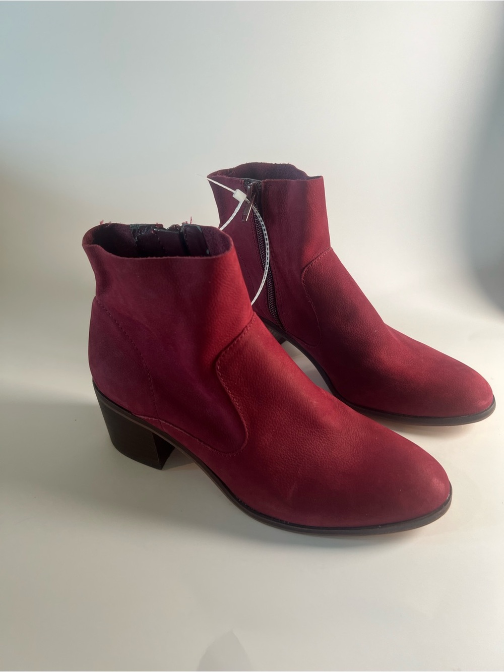 NEW Women's Gianni Bini Burgundy Suede Ankle Booties with Side Zip Size 7.5